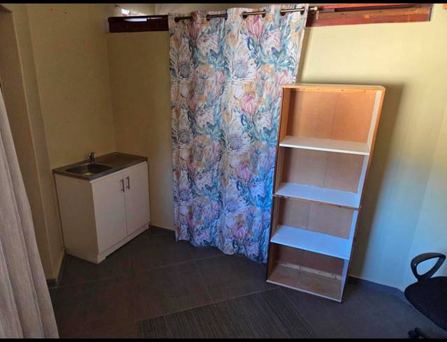 1 BEDROOM PROPERTY TO RENT IN PLATTEKLOOF 3